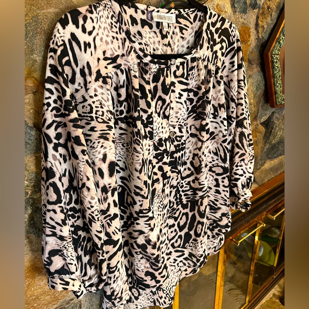Jennifer Lopez, Cheetah print, long-sleeve, button down top.
